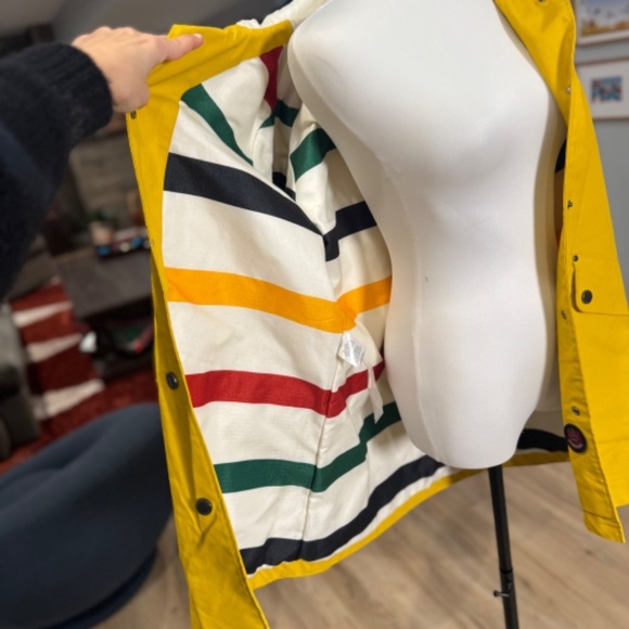 Pendleton women’s Victoria Slicker Size XS - Picture 5 of 8